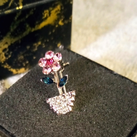 Pink Rhinestone Flower Pin Brooch - Picture 7 of 9